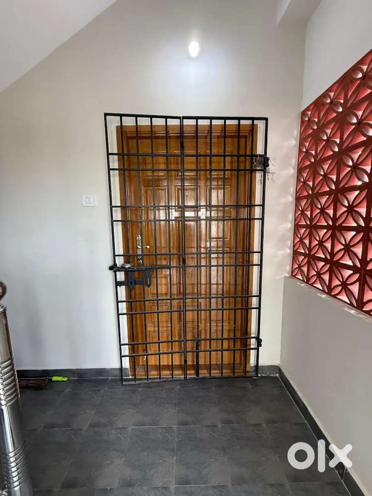 2 BHK FLAT RENT IN PERMATTUNALLUR: Near
Velammal school Guduvanchery
