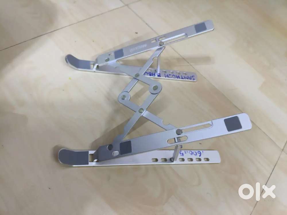 Laptop stand