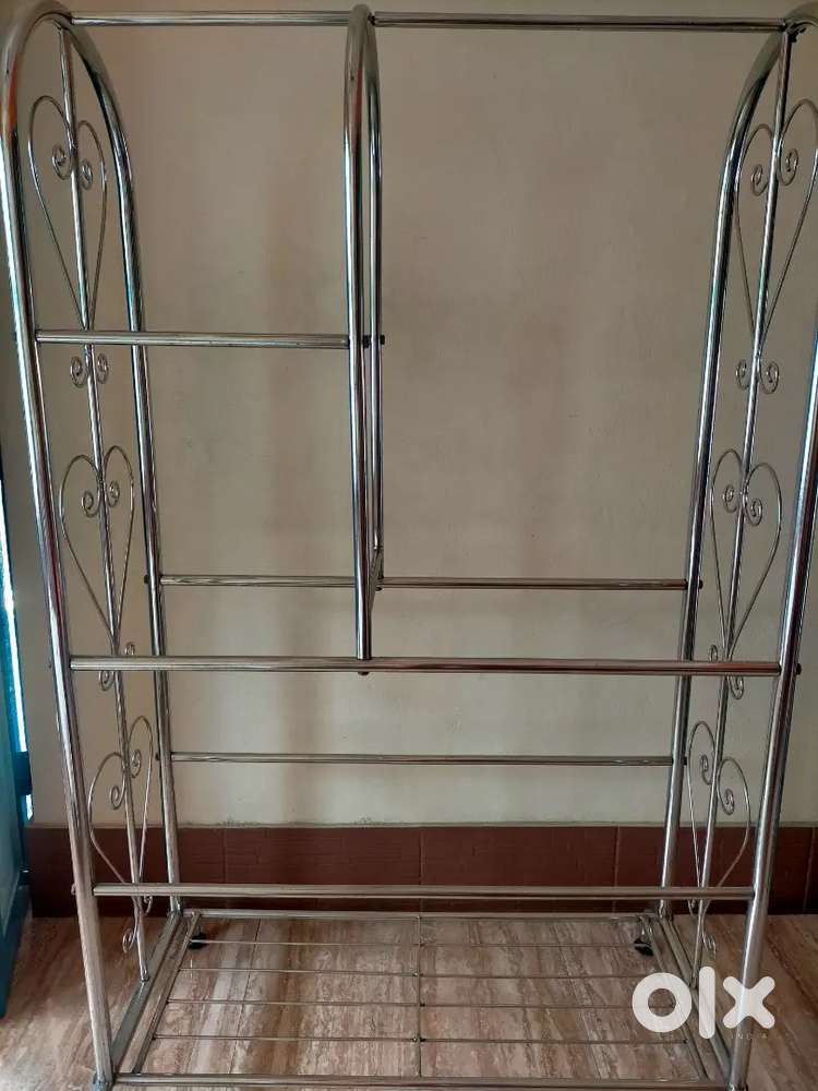 Dress stand