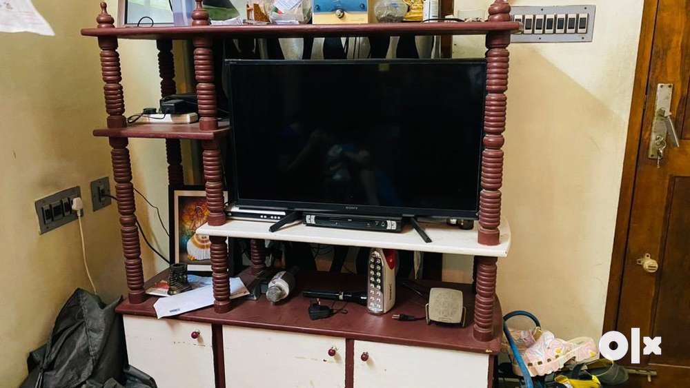 Good condition SONY TV with stand