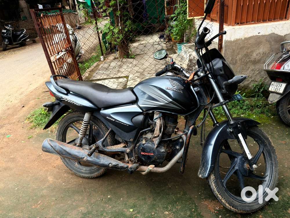 CB Shine 30000/- One handed use sell - moving abroad