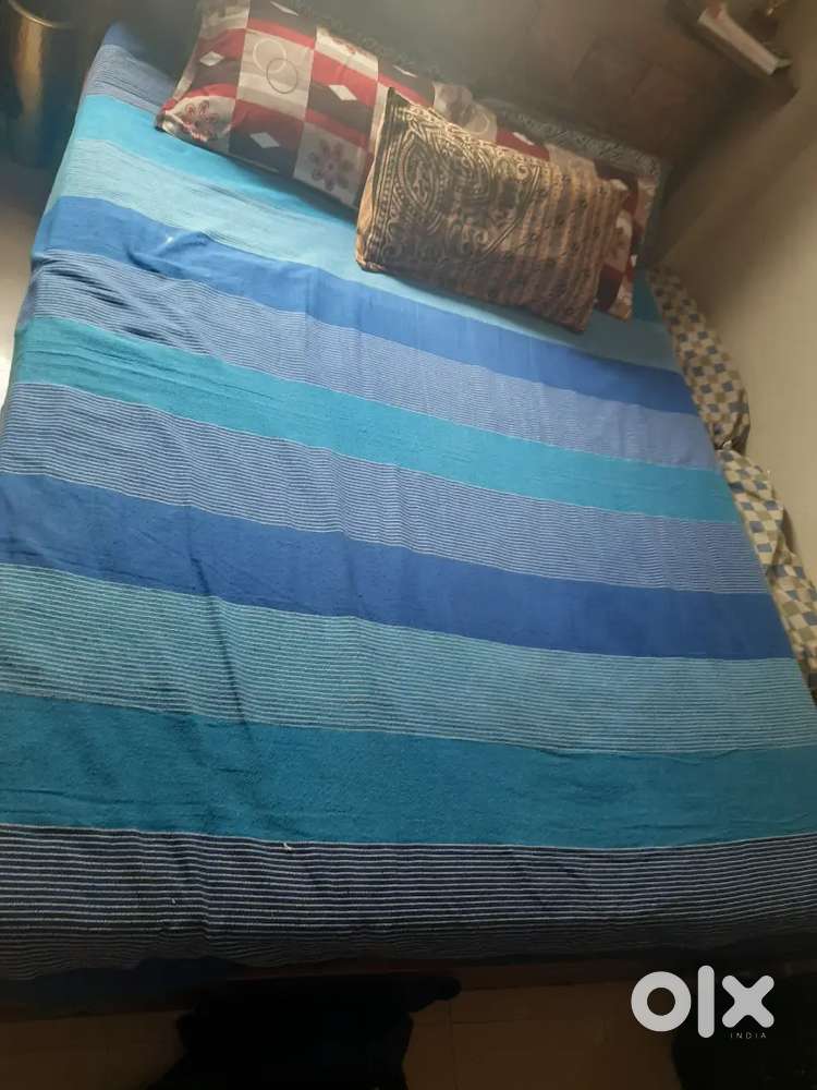 Queen size cot/bed for sale