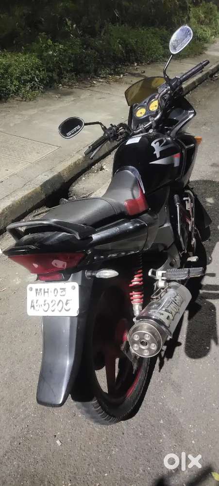 Karizma R (Black) with contrast wheels (Red)
