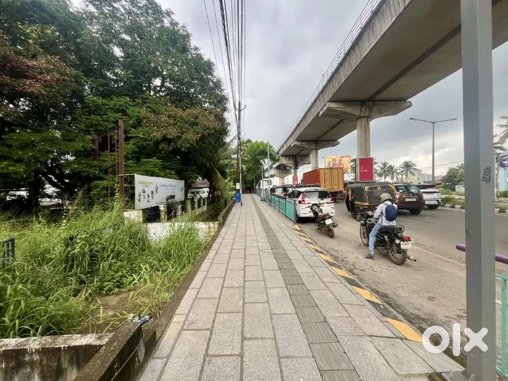 30 CENT COMMERCIAL PLOT LAND FOR SALE AT VYTTILA KADAVANTHRA