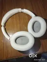 This is headphone of bolq q newly headphone