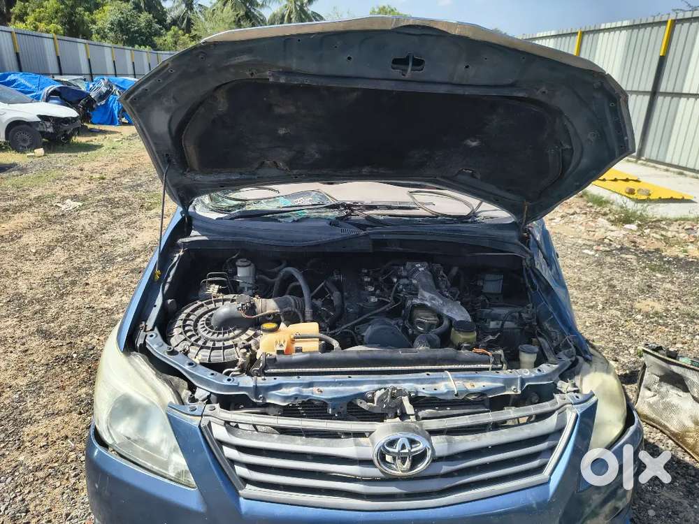 Toyota Innova G type diesel used Car spare parts