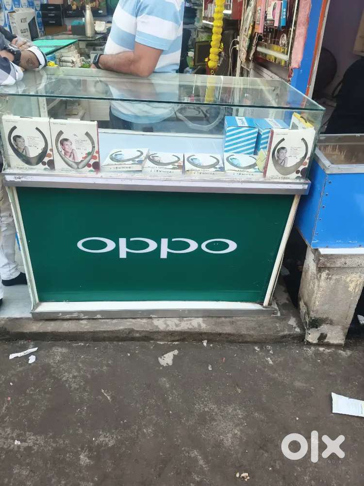 Shop counter glass oppo