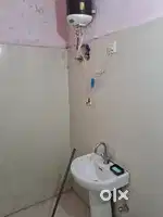 Sharing room hoga sath m ladki ya ladka reh skta h