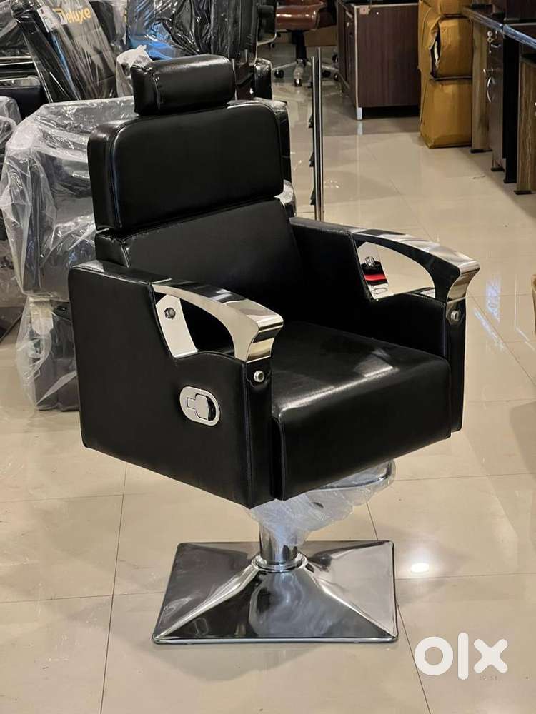 Beauty parlour job available/sales girl