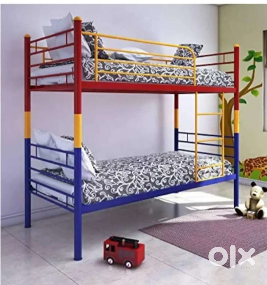 Bunk bed (two cots)