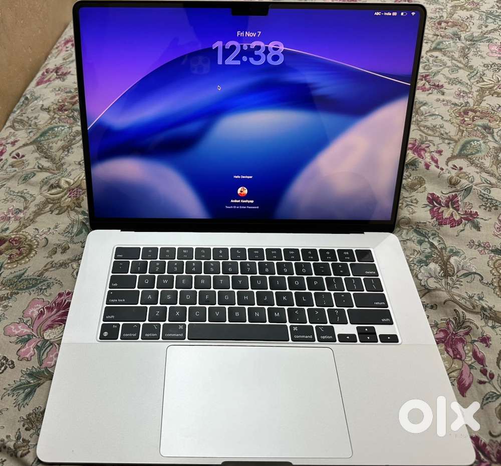 Macbook air M3 8/256 10 days warranty left