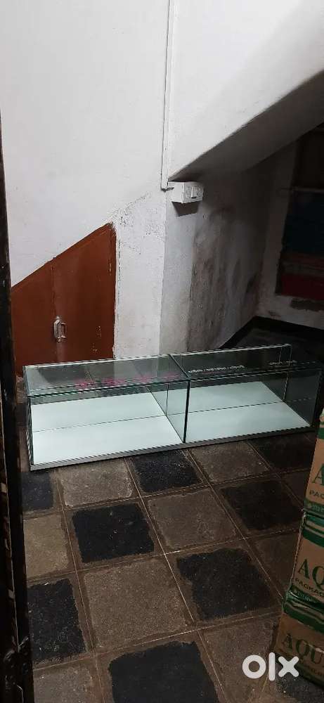 Glass display counter