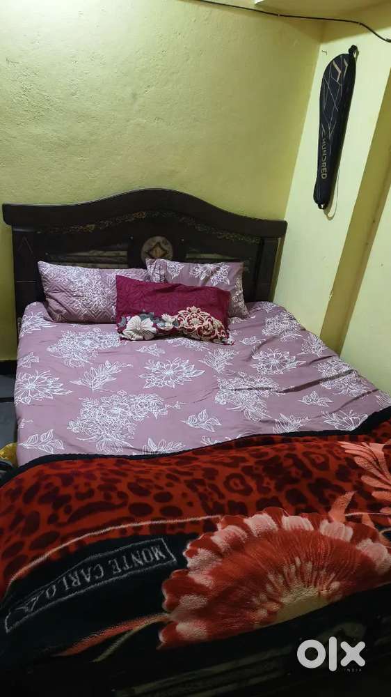 This is 5 sharing 2bhk room if any one stay room call me