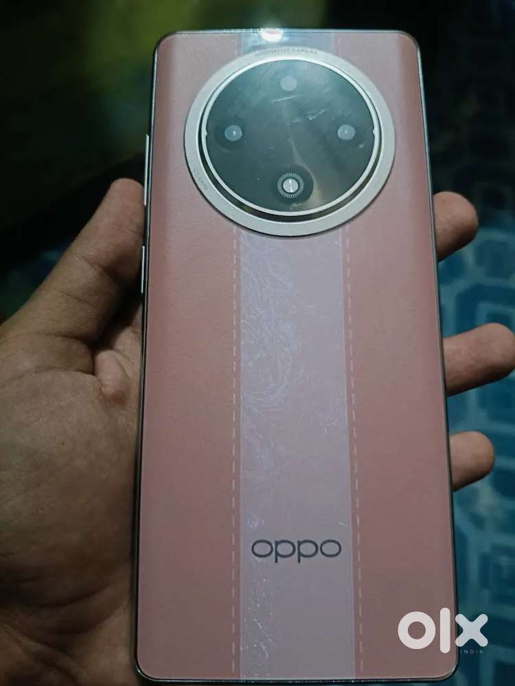 Bilkul new phone hai koi problem nhi hai jisko chahiye massage kare