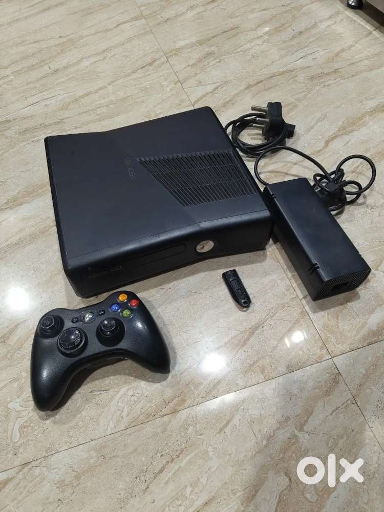 xbox 360 with 10 games installed in good condition