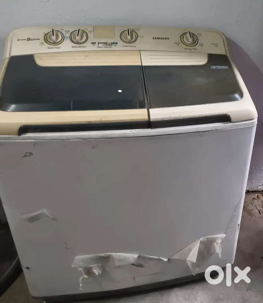 Washing machine hai Samsung ki 750 kg it's located in Shahjahanpur Up