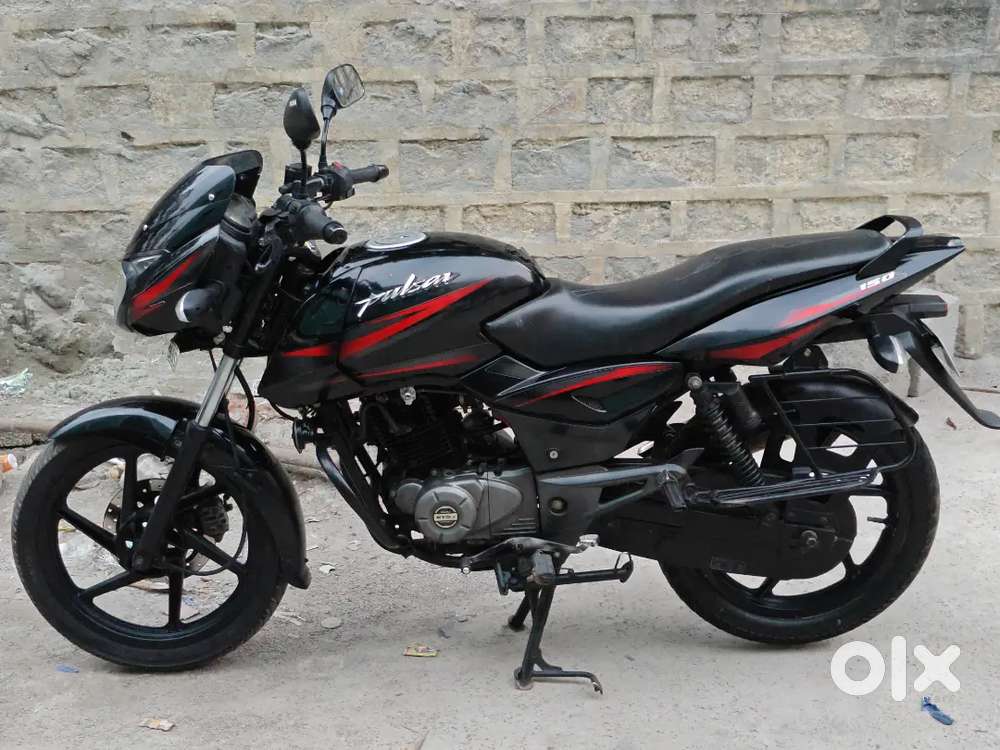 Bajaj Pulsar 150cc Model 2017 colour black and red