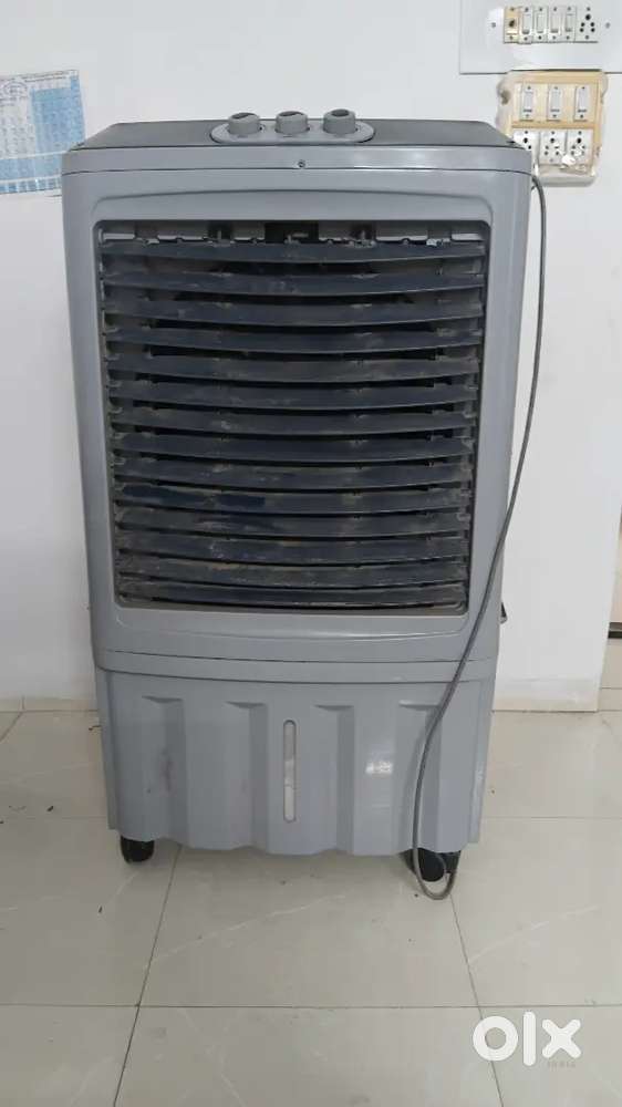 Fully functional cooler with compact size and powerful motor