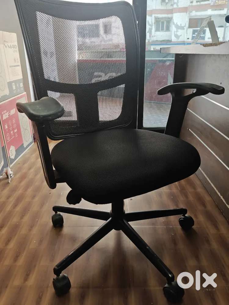 Office revolving chair like new