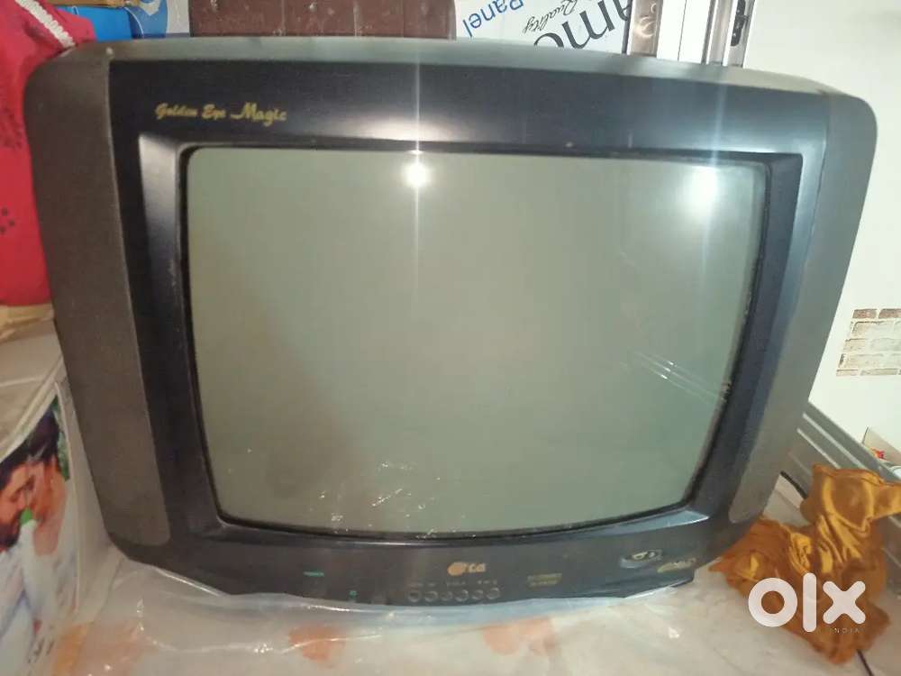 Lg tv very old 2002 model working.