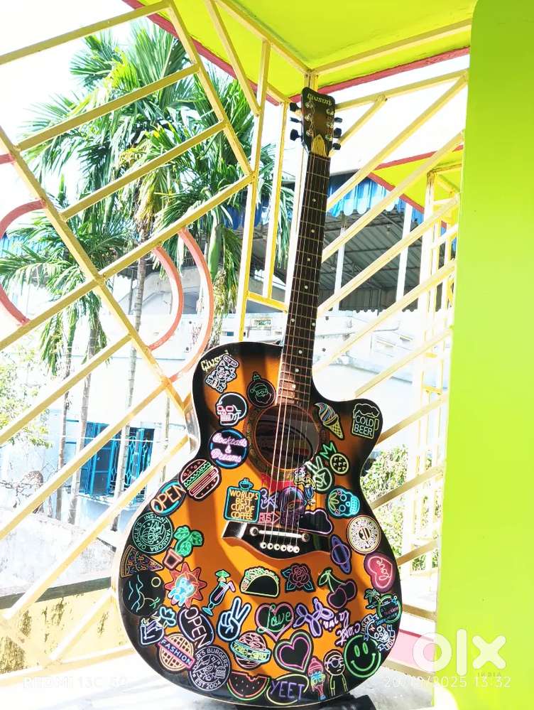 Givson semi acoustic Guitar