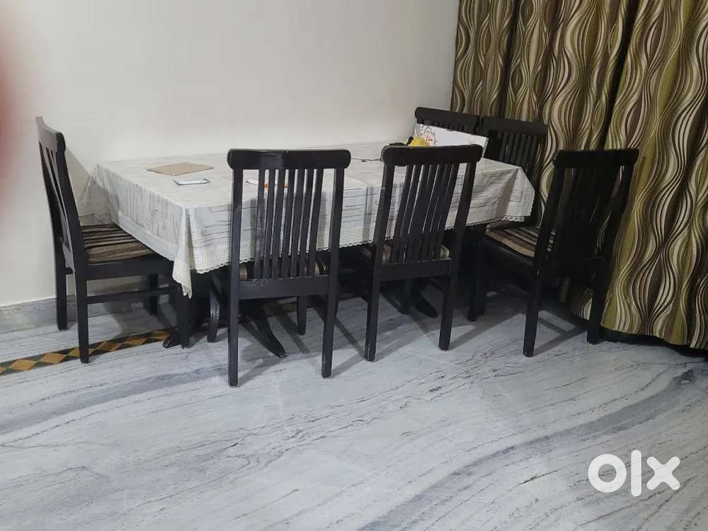 Six chair dinning table