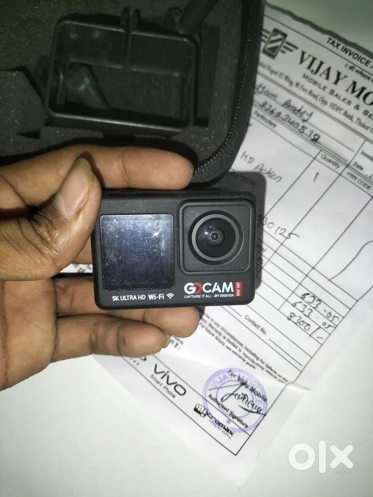 Mere Pas Digitek ka camera hai jo ki vlogige ke liye use krte hai