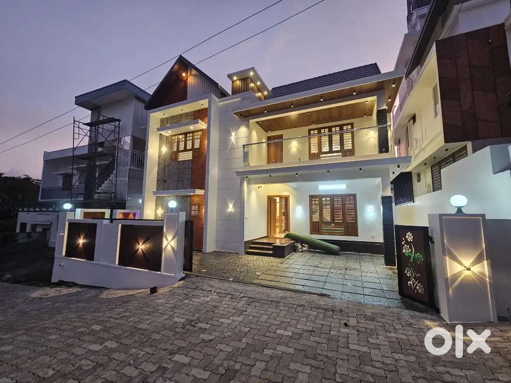 LUXURY 4BHK VILLA FOR SALE AT  KAKKANAD INFOPARK THEVAKKAL