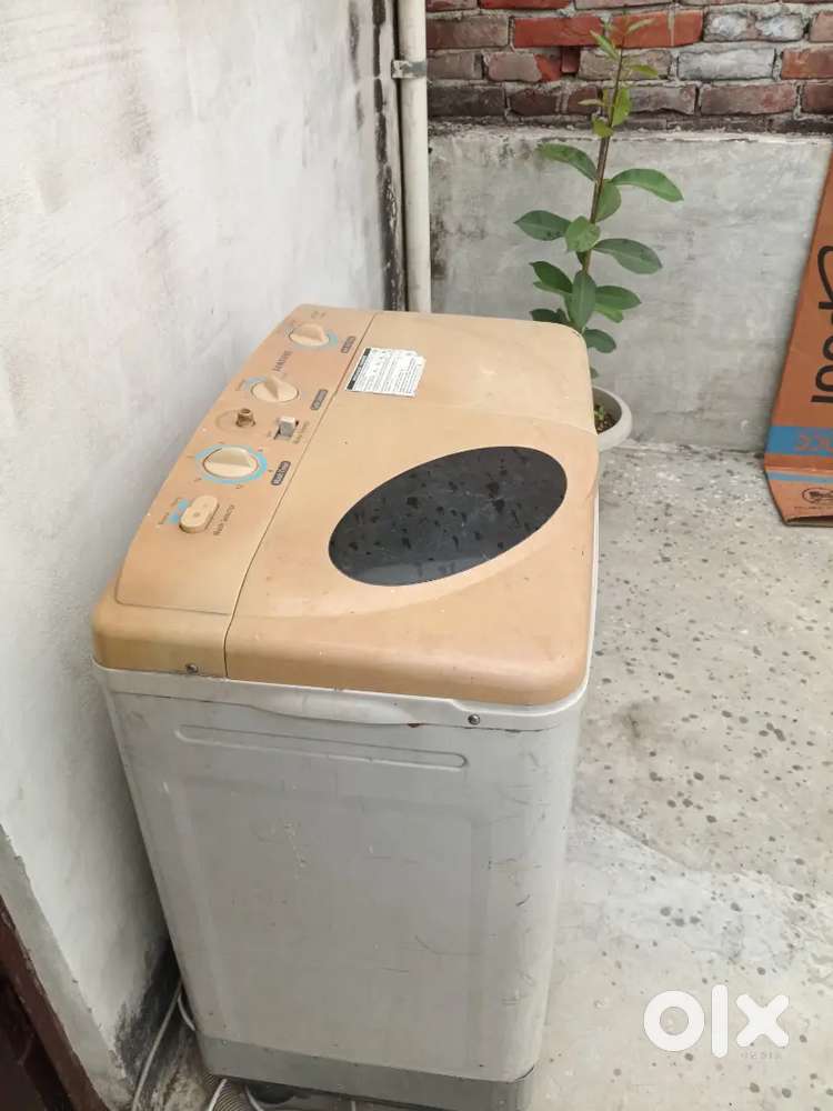 Samsung 3 years old proper running good condition washing machine