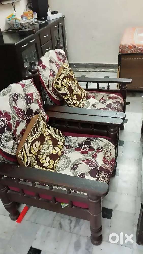 wooden sofa set with table sagwan