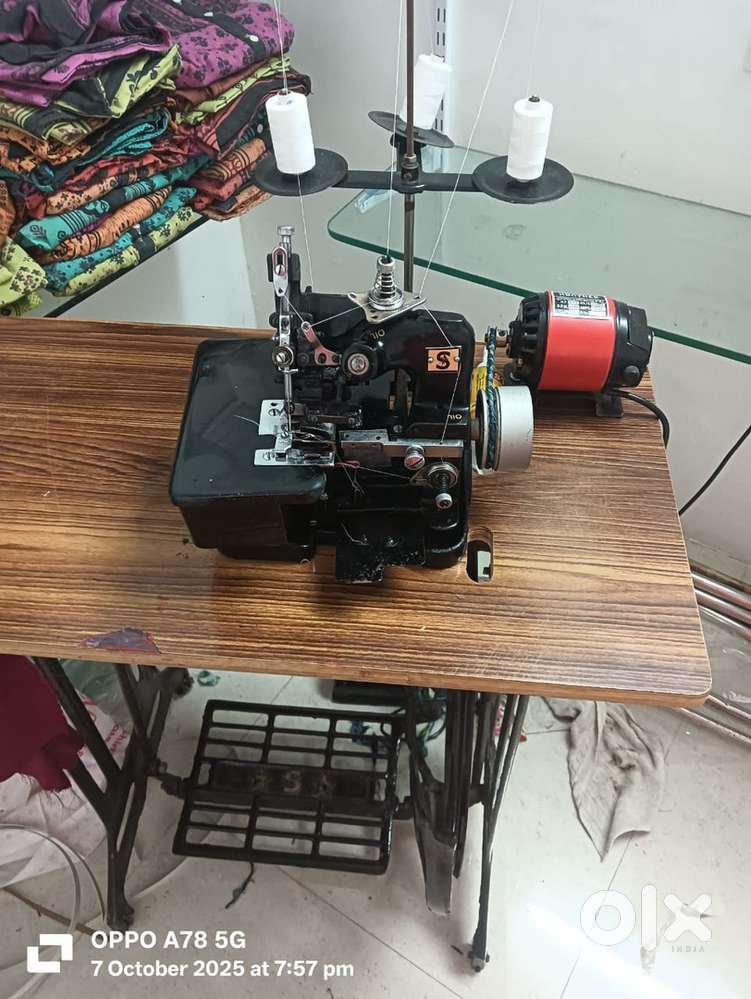 Interlocking sewing machine