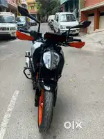 Grey and black - Silver metalic 390 bike