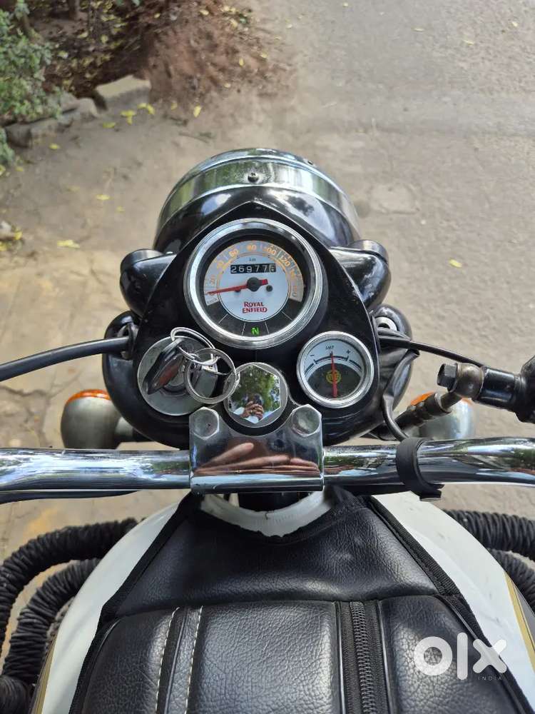 TN 37 registered Ash white Classic 350 2017