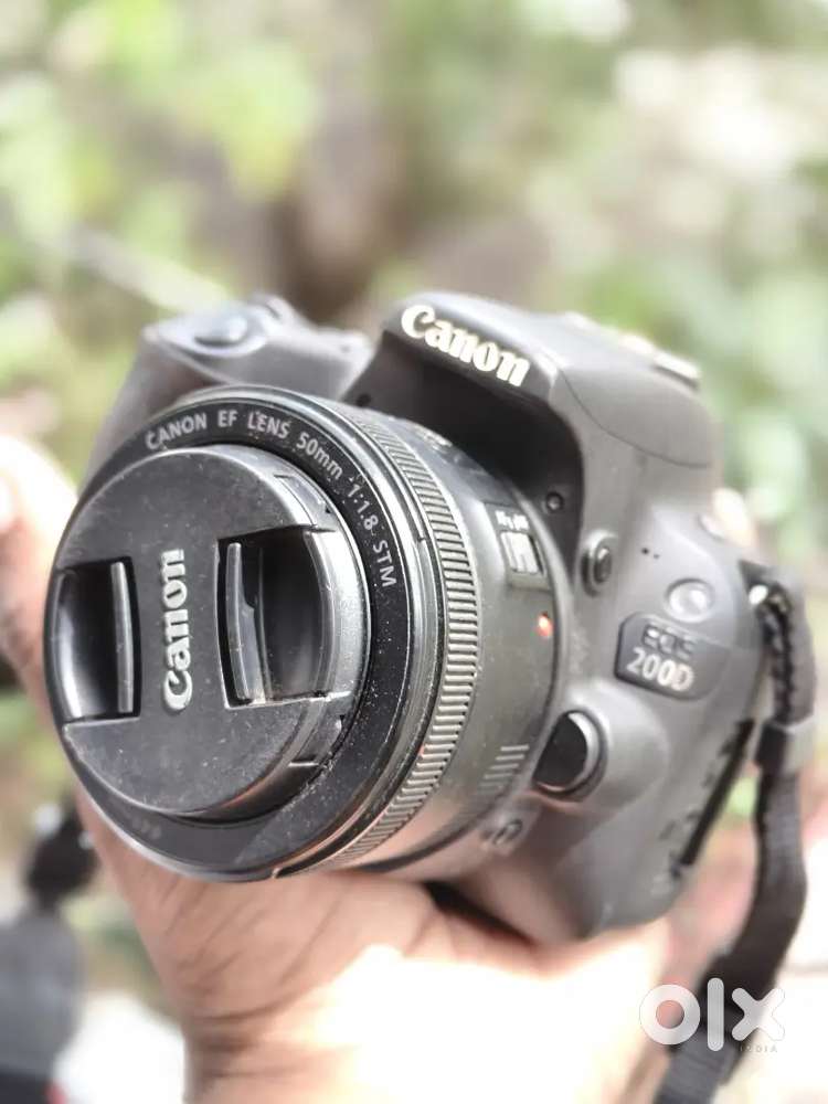 Canon 200D with 50mm block lense
