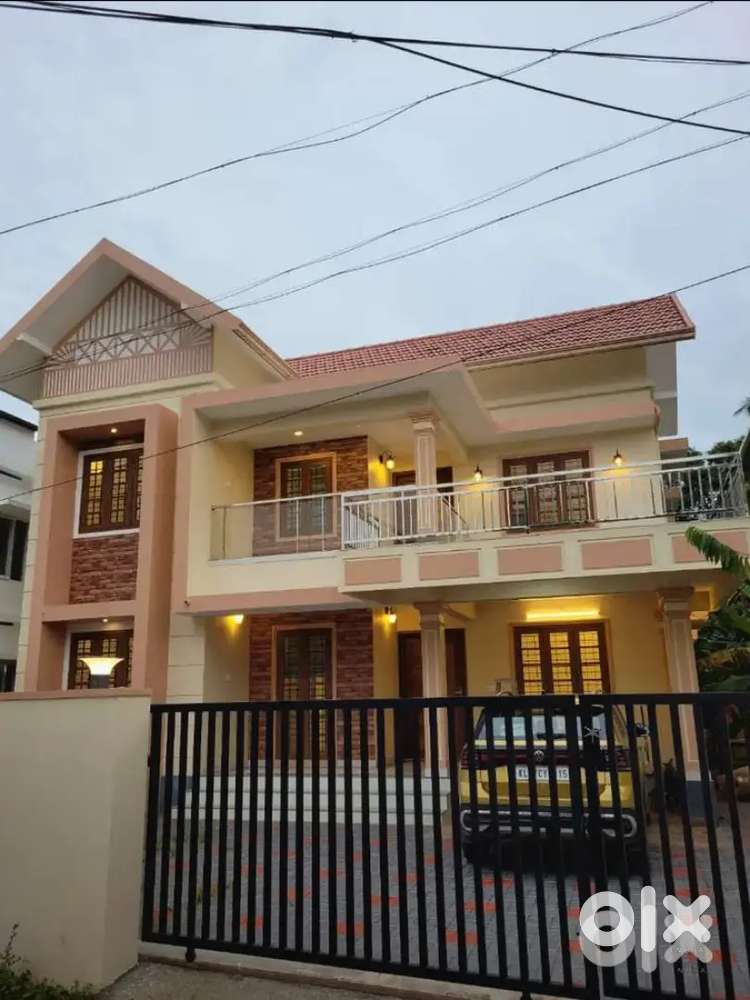 Alappuzha vandanam 6.5 cent 2200 sqft 4 BHK house sale