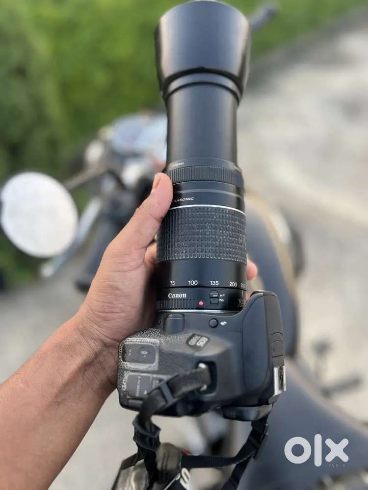 Canon camera 700d two lens75.300 add 18.55