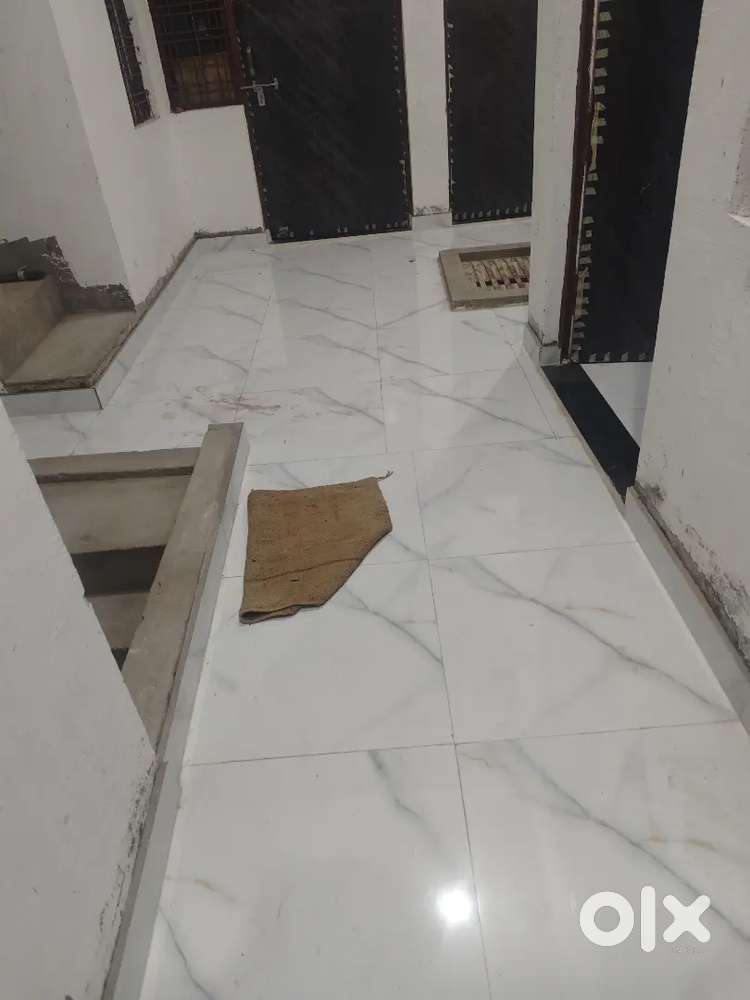 3 room and 2 kitchen 1 bathroom single room bhi available h