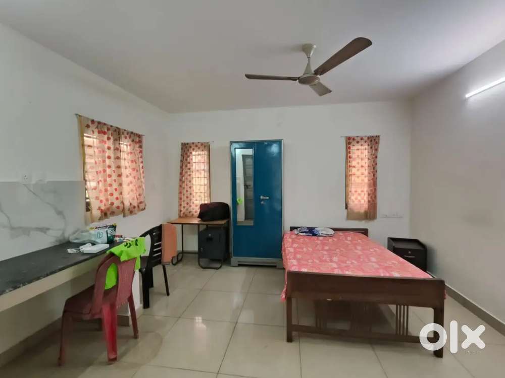 1 RK rent for bachelor in kakkanad near noel focus and csez