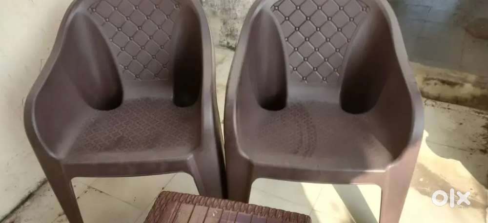 New chair 2 pieces.tea Table,Walker, fridge stands, sound,jbl,earbuds