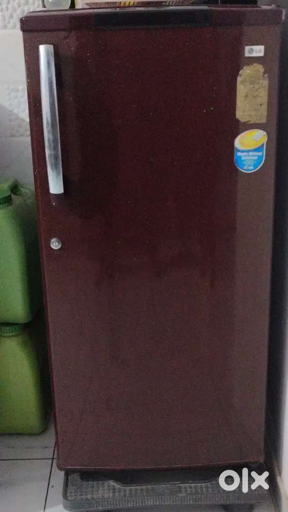 Bohut acha fridge hai . Cooling achi krta hai koi problem nhi hai.