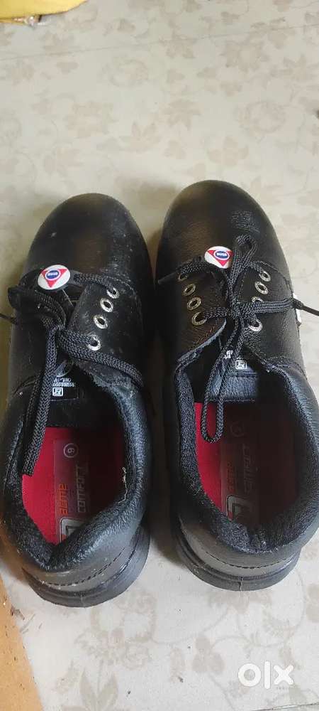 New Safety shoes size 9