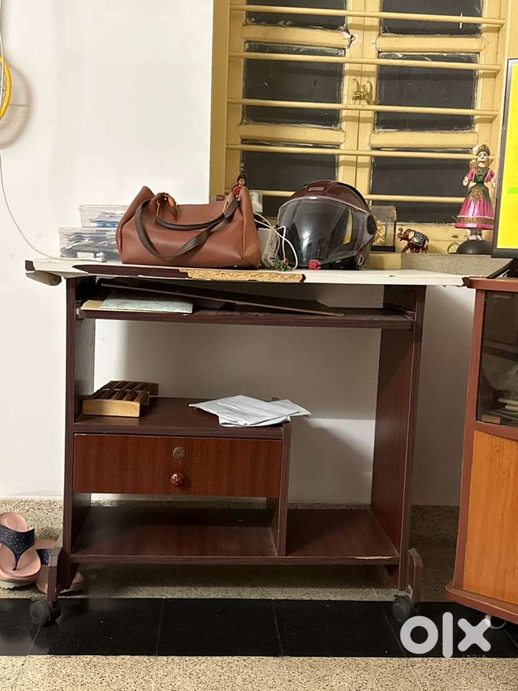 Computer table