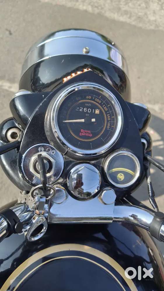 Full loaded gaadi hai koi kaam nhi dono tyer new hai