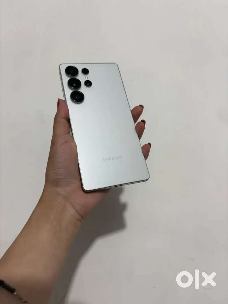 Selling my 6 month old Samsung s25ultra white colour need urgent money