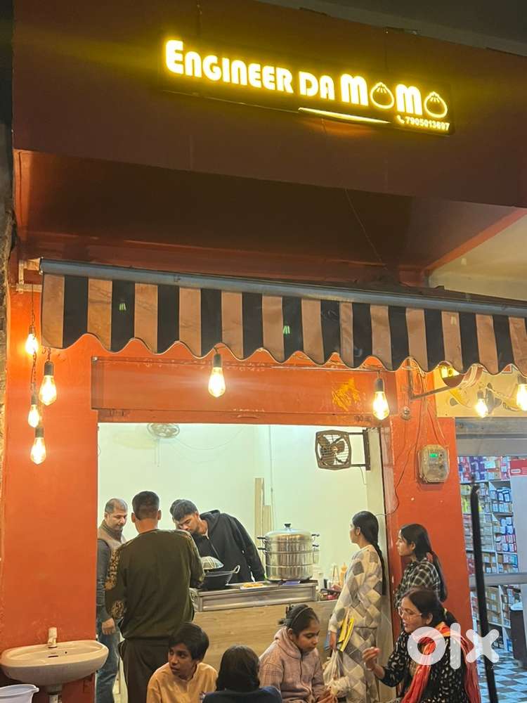 Momo serve karna hai