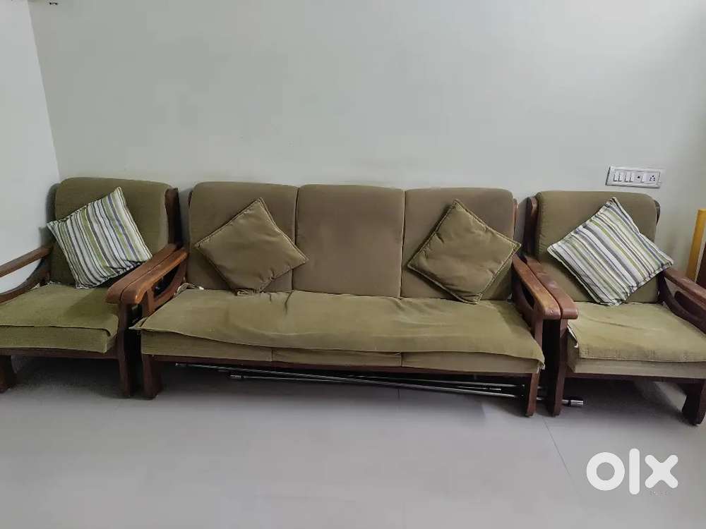 Sofa (5 seater) with 4 pillow