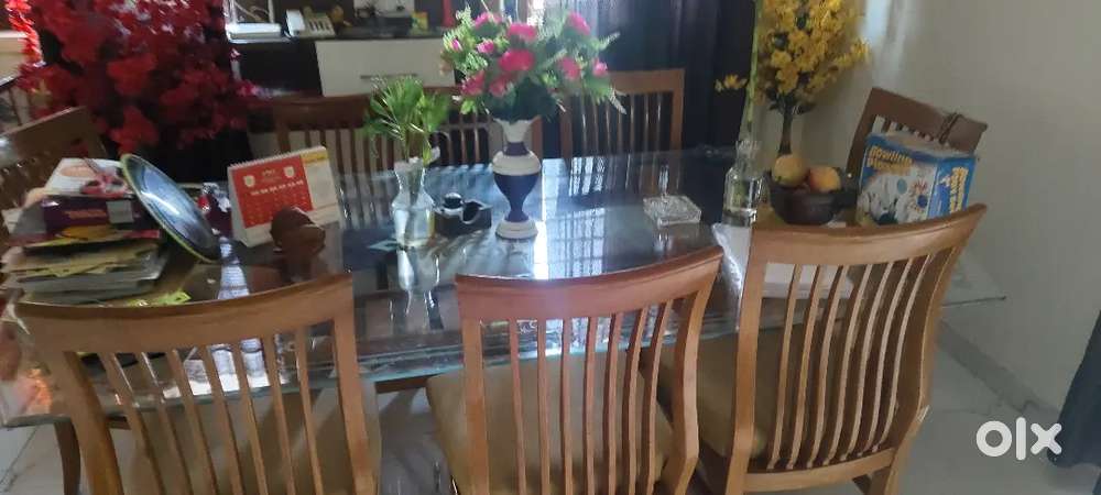 new condition dinning table