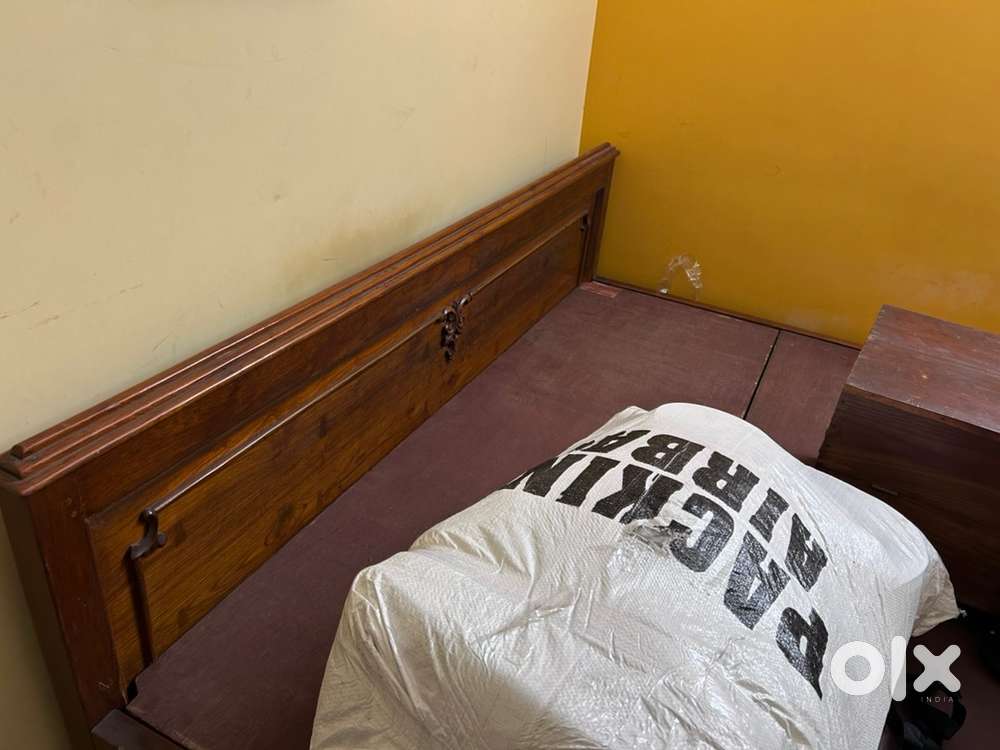 Wooden bed for sell