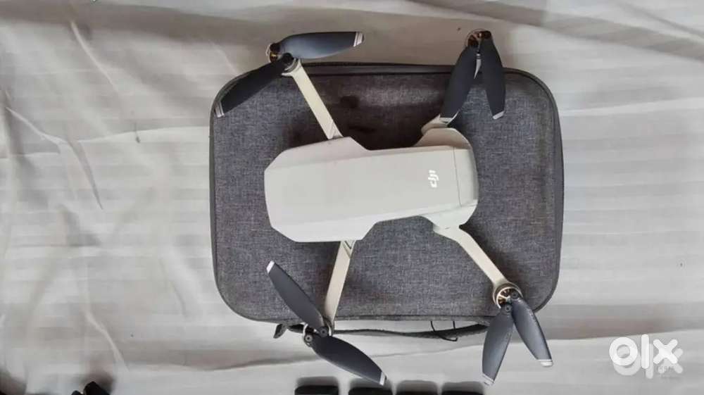 Dji movic mini 4 battery and full combo