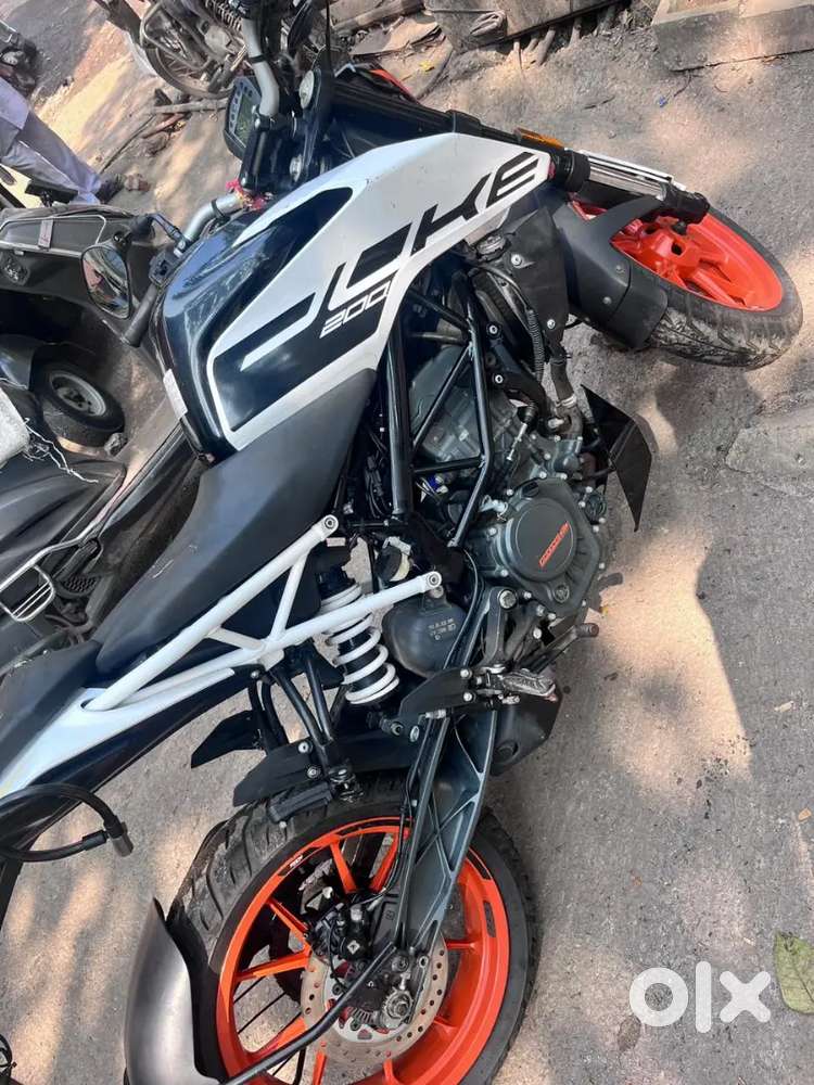 KTM Duke 200,Year:-2021,KM:-20000